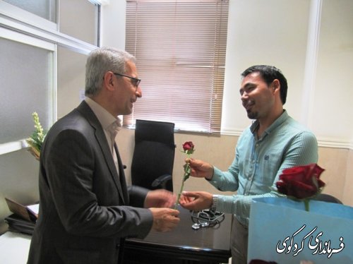 گرامیداشت روز پزشک با اهدای یک شاخه گل از سوی  فرماندار  کردکوی