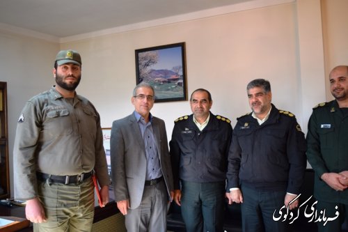 تجلیل از مسئولیت پذیری یک سرباز وظیفه توسط فرماندار کردکوی