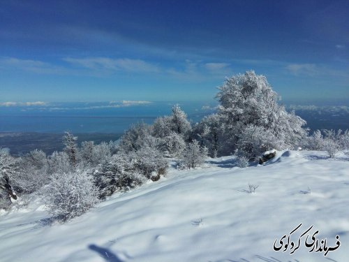 غافلگیری مسافران نوروزی با برف بی سابقه در اتفاعات شهرستان