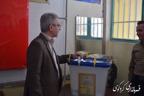 فرماندار کردکوی رای خود را به صندوق انداخت