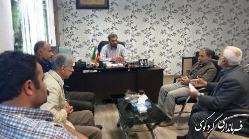 جلسه تعدادی از اعضای شرکت تعاونی دامداران کردکوی با بخشدار مرکزی