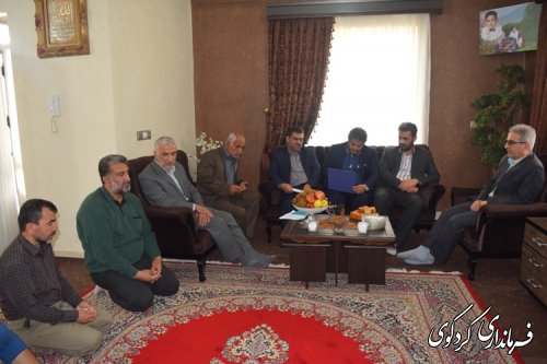 مجتبی جمالی فرماندار کردکوی با چند تن از جانبازان جنگ تحمیلی دیدارکرد
