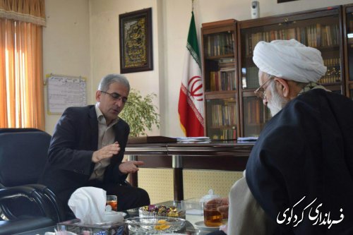 حجه الاسلام شاعری امام جمعه کردکوی با جمالی فرماندار در محل کارش دیدار و گفتگو کردند.