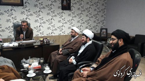 دیدار بخشدار مرکزی با روحانیون در ششمین روز از دهه ی مبارک فجر.
