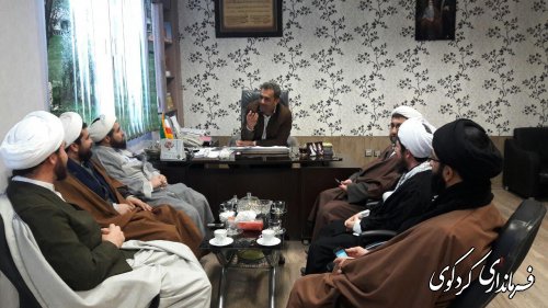 دیدار بخشدار مرکزی با روحانیون در ششمین روز از دهه ی مبارک فجر.