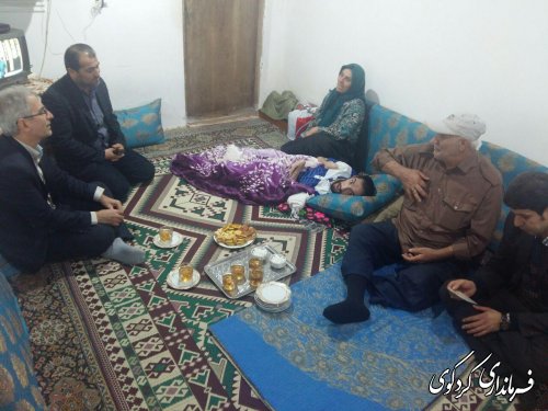 فرماندار کردکوی با خانواده یک معلول تحت پوشش بهزیستی دیدارکرد