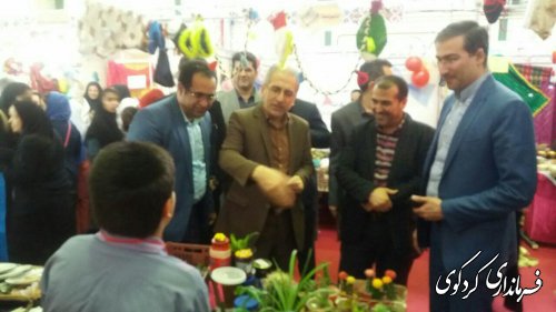 بازدید جمالی فرماندار کردکوی از نمایشگاه کار افرینی و خلاقیت دانش آموزی