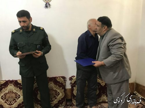 دیدار فرماندار از دوخانواده شهید نیروی انتظامی شهرستان