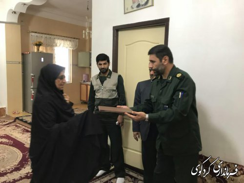 دیدار فرماندار از دوخانواده شهید نیروی انتظامی شهرستان
