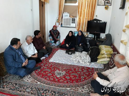 دیدار قدمنان فرماندارکردکوی با یک خانواده نیازمند شهرستان کردکوی