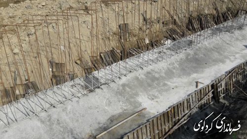 قدمنان فرماندار کردکوی  از عملیات  ساختتمانی پل در حال ساخت روی رودخانه قاضی محله بازدید کرد.