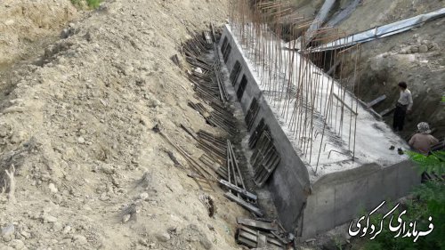 قدمنان فرماندار کردکوی  از عملیات  ساختتمانی پل در حال ساخت روی رودخانه قاضی محله بازدید کرد.