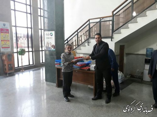 اهدا صدبسته نوشت افزار و کیف مدرسه مجموعه مدیریت و کارکنان نوعدوست  بانک ملی کردکوی 