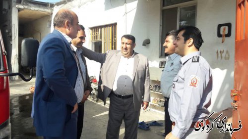  با حضور در شهرداری و اتش نشانی کردکوی با کارکنان دیدار کرد.