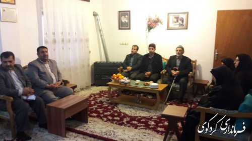  فرماندار کردکوی باتفاق مدیران  بنیاد شهید و بهزیستی شهرستان از خانواده شهید فرصاد دیدار کردند