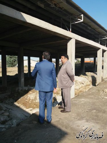 فرماندارکردکوی از مدرسه شش کلاسه مرحوم خان بیکی روستای بالاجاده بازدیدکرد