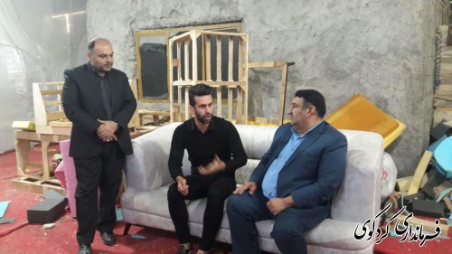 بازدید فرماندار کردکوی از کارگاه مبل سازی یکی از مددجویان کمیته امداد 