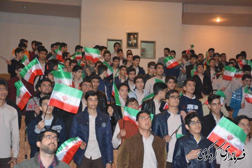 آینده ایران اسلامی متعلق به دانش آموزان کشور است.