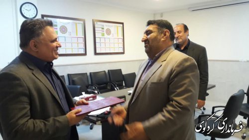 فرماندار کردکوی با اهدای لوح سپاس از مدیریت و زحمات مجموعه پرسنلی بیمارستان تقدیر کرد