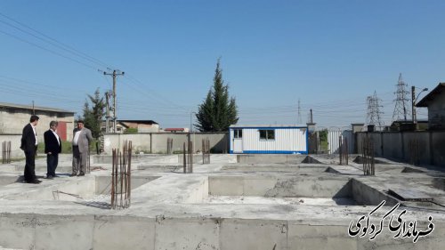 فرماندارکردکوی ازساختمان در حال ساخت سازمان پزشک قانونی غرب استان بازدید کرد