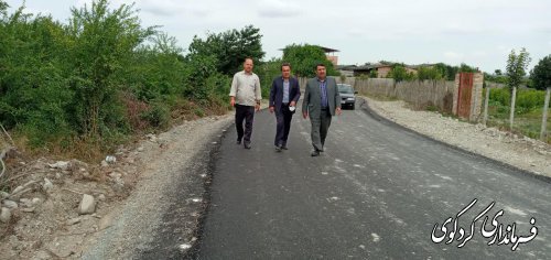 بازدید فرماندار کردکوی از عملیات اجرایی زیر سازی و آسفالت جاده بین دو روستای چهارده و ایلوارین