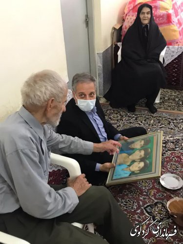 معاون سیاسی امنیتی و اجتماعی استاندار  به اتفاق قدمنان فرماندار کردکوی با  خانواده شهید شریفی دیدارکردند