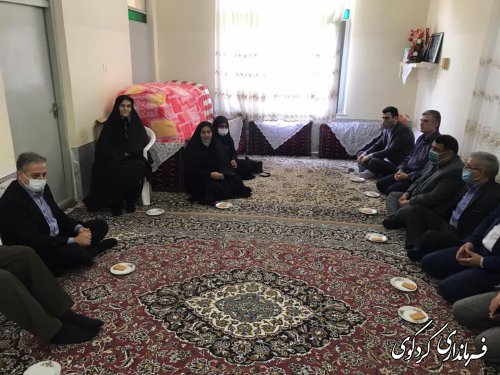 معاون سیاسی امنیتی و اجتماعی استاندار  به اتفاق قدمنان فرماندار کردکوی با  خانواده شهید شریفی دیدارکردند