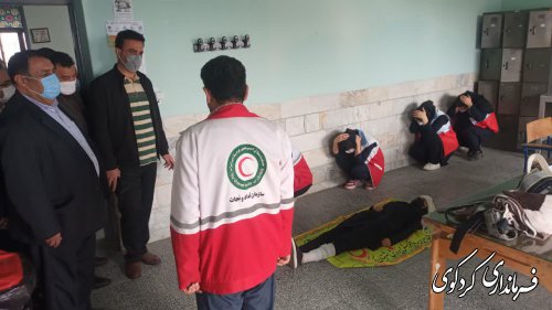 برگزاری مانور زلزله در یکی از مدارس شهر کردکوی