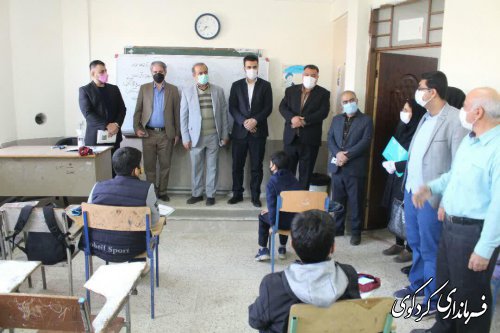 بازدید فرماندار شهرستان از یک مدرسه در شهر کردکوی