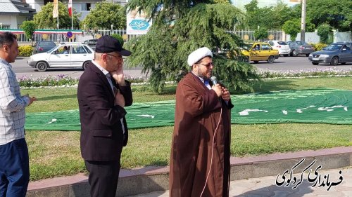 نصب پرچم سبز امام رضا ع در میدان شهرداری کردکوی 