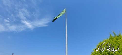 نصب پرچم سبز امام رضا ع در میدان شهرداری کردکوی 