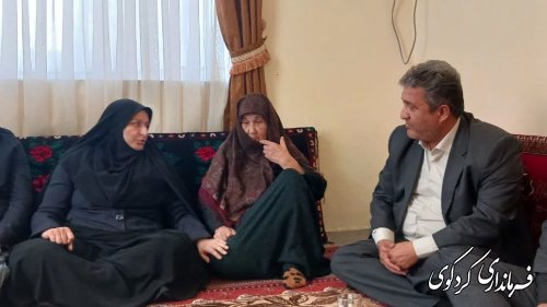 فرماندار کردکوی و ترکمن با مادر شهیده مرجان نازقلیچی دیدار کردند