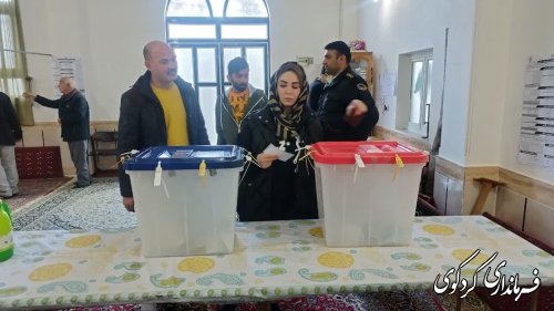 گزارش تصویری // حضور مردمروستای مفید آباد در پای صندوق اخذ رای